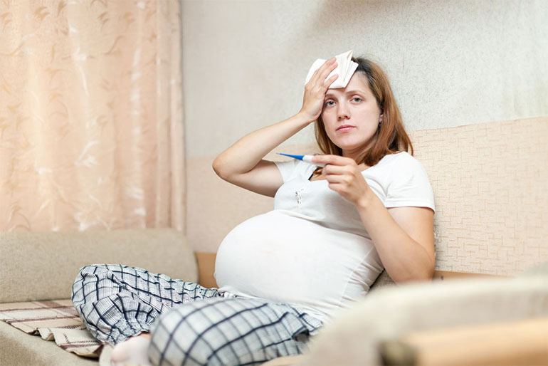 Чем опасна высокая температура на разных сроках беременности?