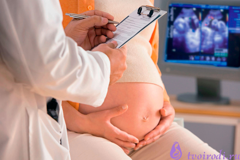 Почему появляется в моче белок при беременности?