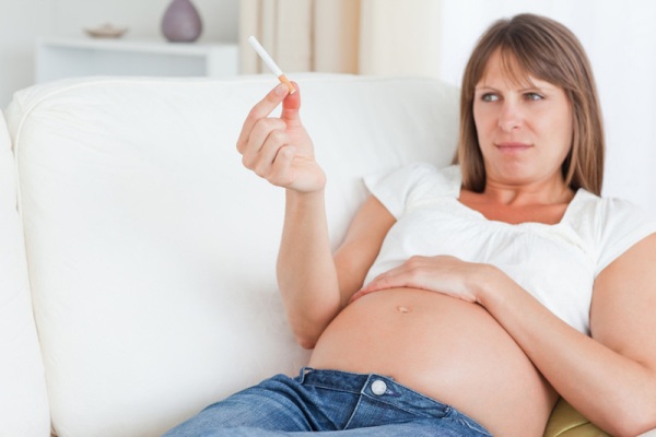 Чем опасно курение при беременности