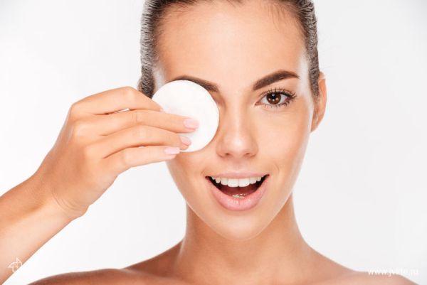 5 масок для кожи вокруг глаз, которые можно сделать с помощью ватного диска