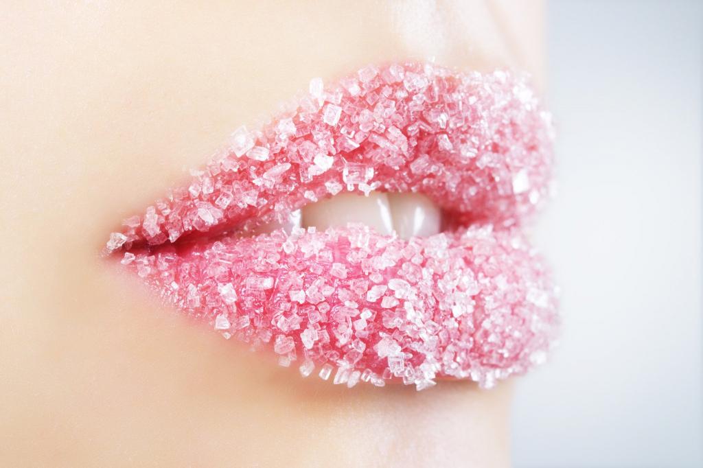 3 эффективных способа избавиться от шелушений на губах