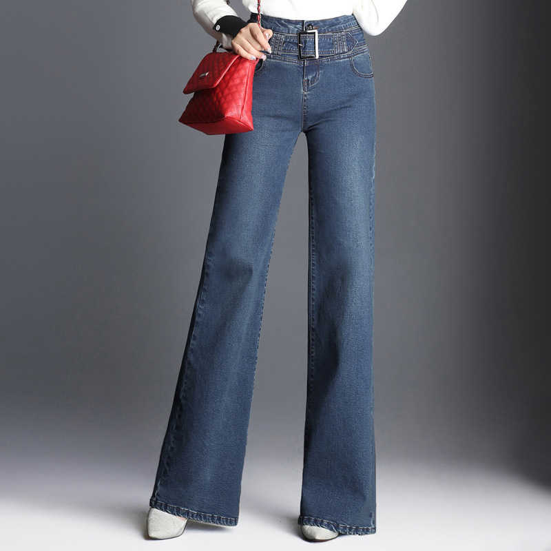 Как, какие и с чем носить джинсы женщине после 50 лет