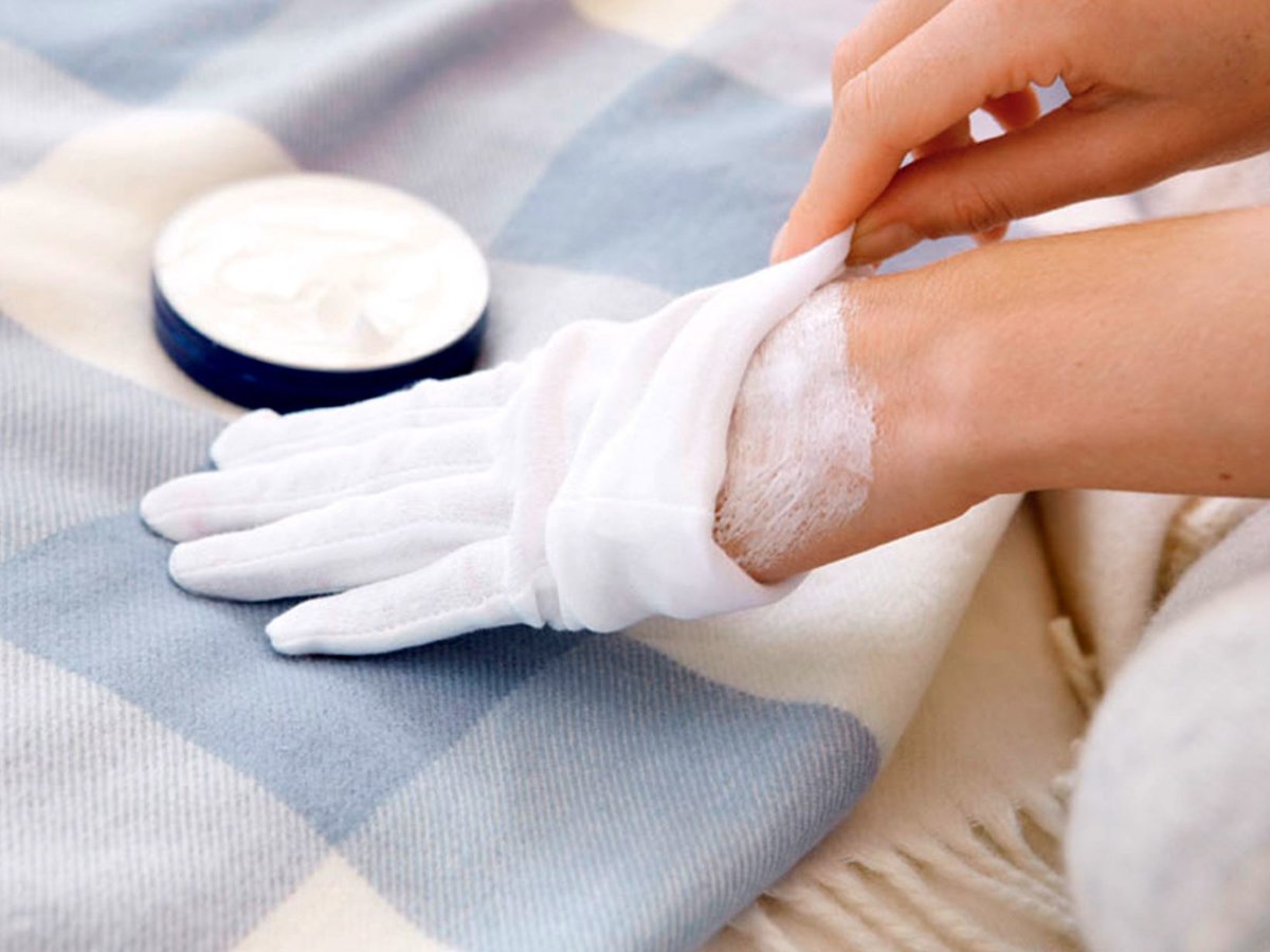 Как за одну ночь восстановить обветренную кожу рук