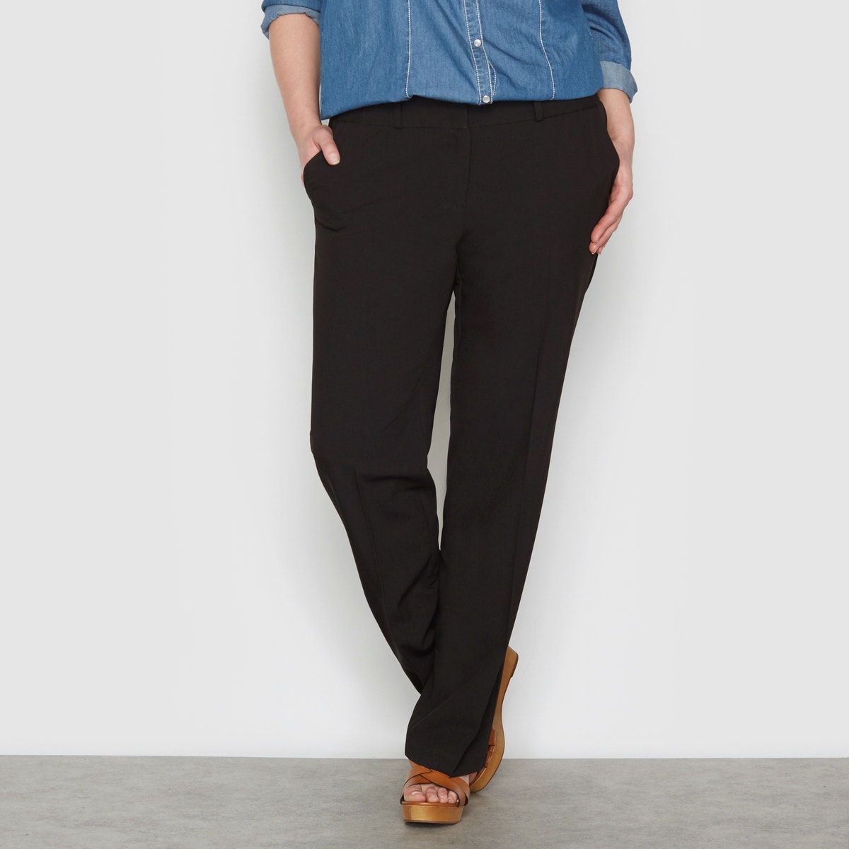 Трендовые брюки и джинсы, которые подойдут женщинам за 50