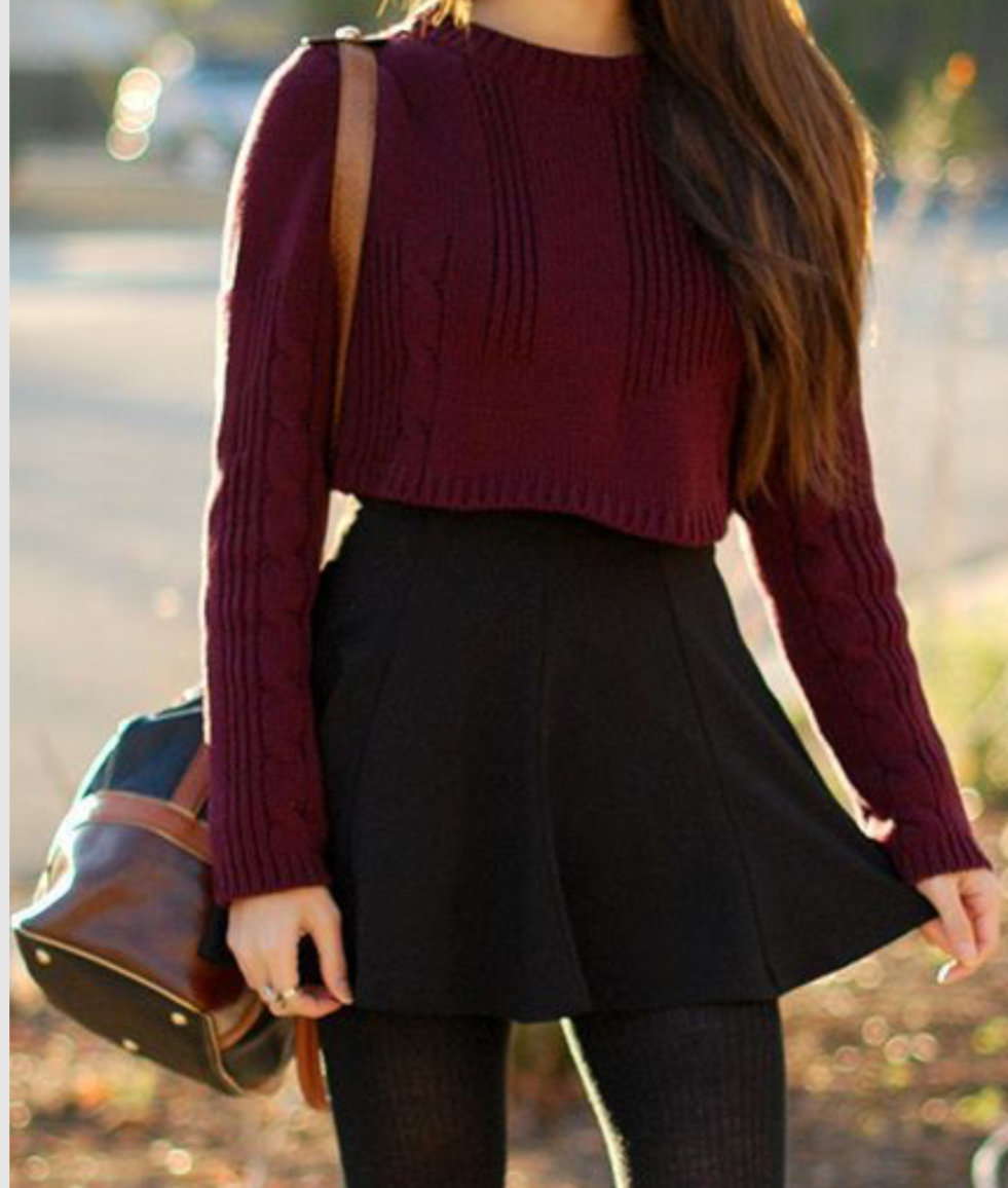 Как носить свитер с юбкой и не выглядеть старомодной. 7 стильных примеров